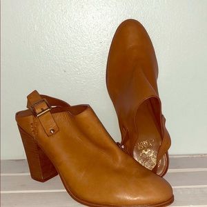 VINCE CAMUTO tan booties